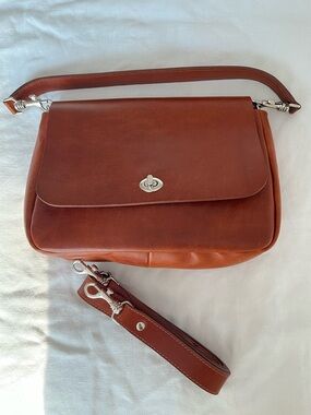 NWOT M0851 Leather Shoulder Bag in reddish Brown - Classic Everyday Style